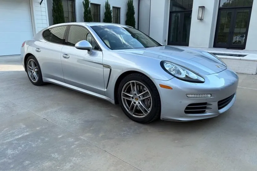 2016 Porsche Panamera Sport Turismo photo 1