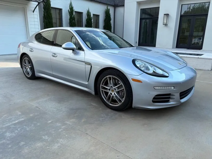 2016 Porsche Panamera Sport Turismo photo 1