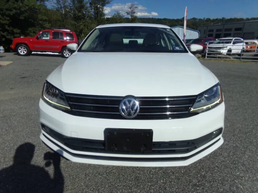 2017 Volkswagen Jetta 1.8T SEL photo 1