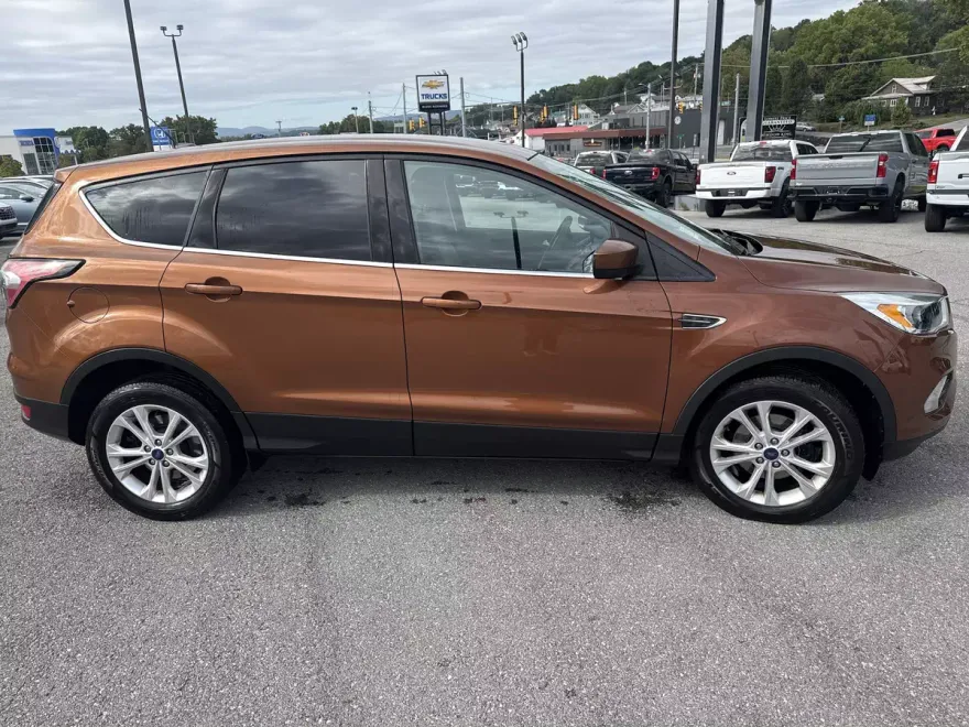 2017 Ford Escape SE photo 1