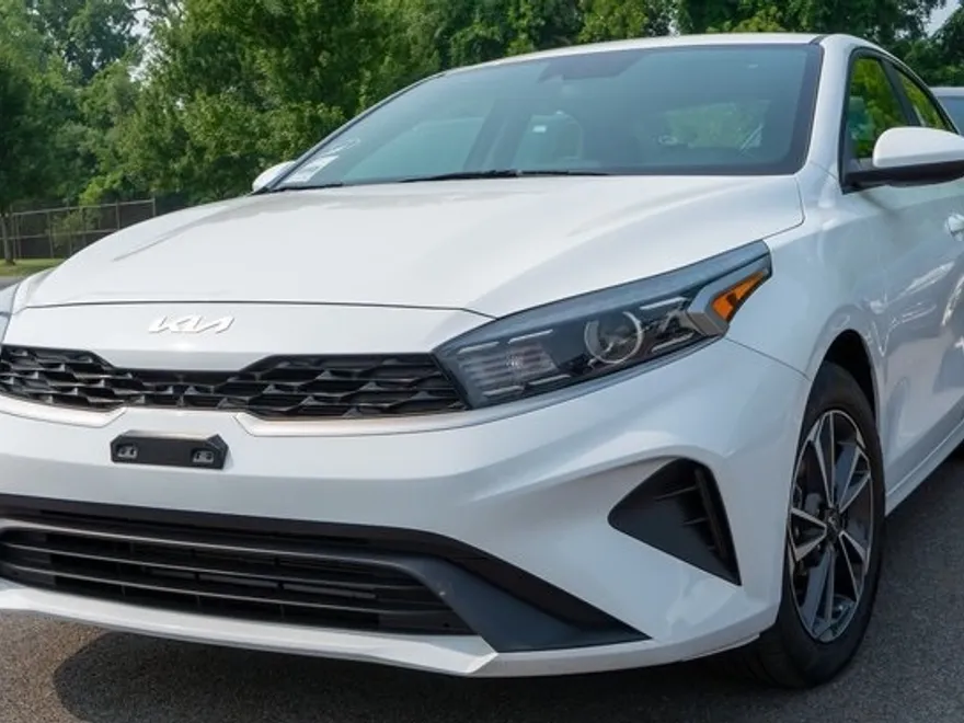 2022 Kia Forte LXS photo 1