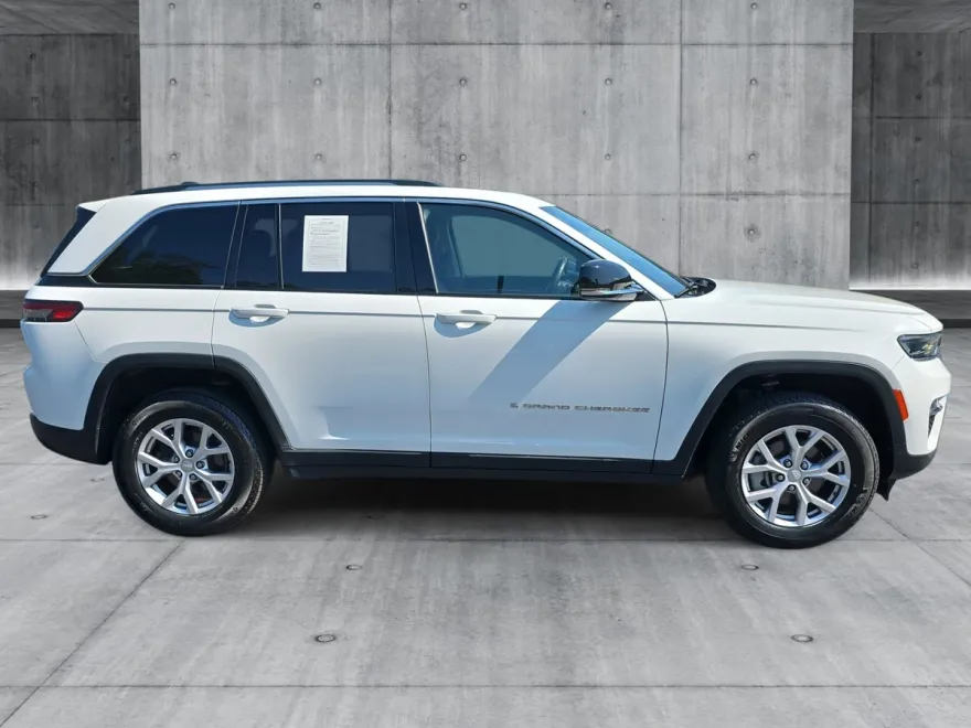 2022 Jeep Grand Cherokee Limited photo 1