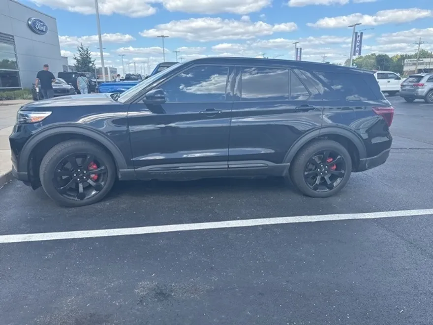 2021 Ford Explorer ST photo 1