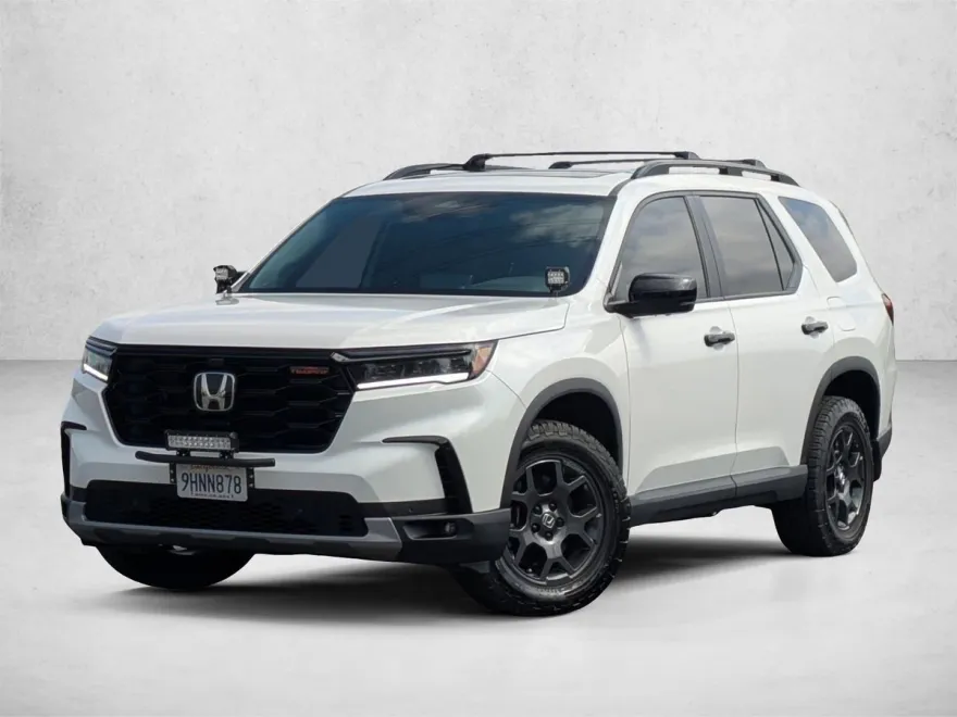 2023 Honda Pilot TrailSport photo 1