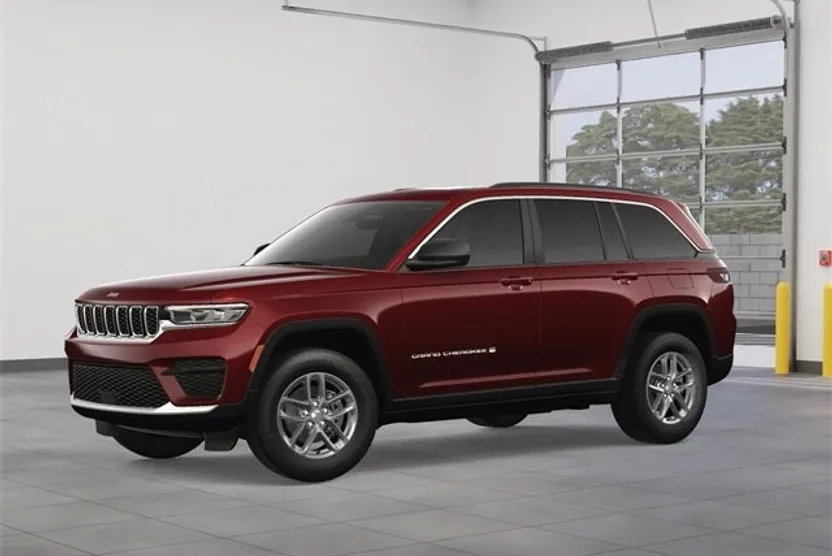 2025 Jeep Grand Cherokee Laredo Altitude photo 1