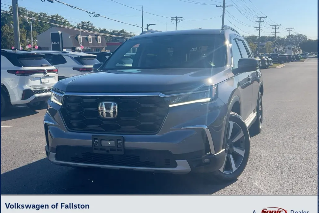2024 Honda Pilot Touring photo 1