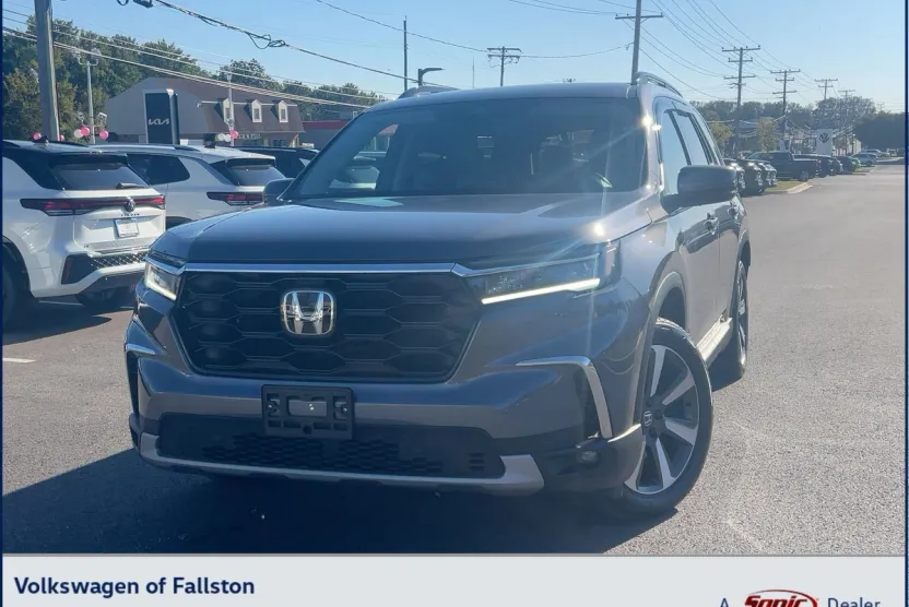 2024 Honda Pilot Touring photo 1