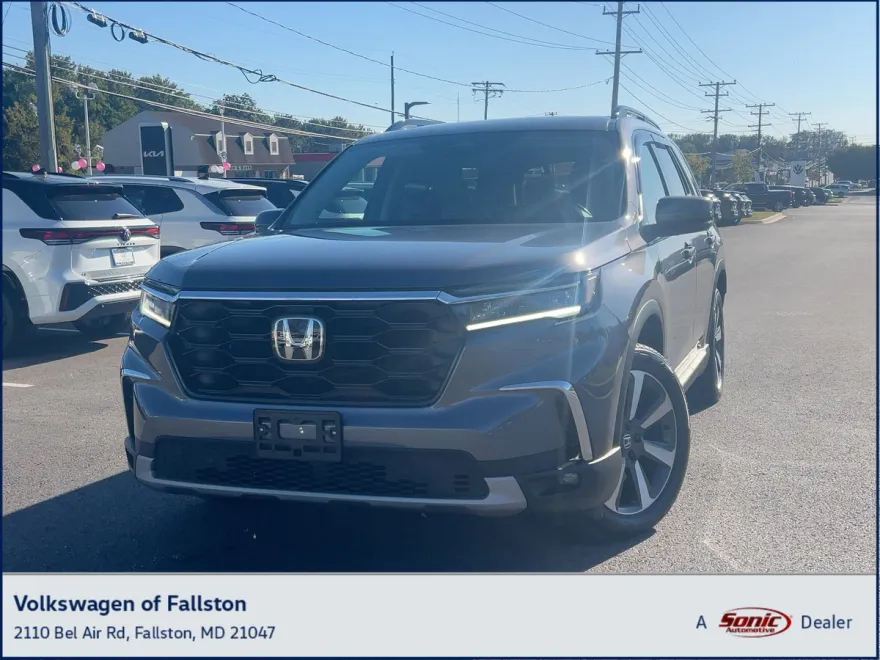 2024 Honda Pilot Touring photo 1