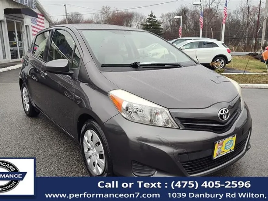 2012 Toyota Yaris LE photo 1