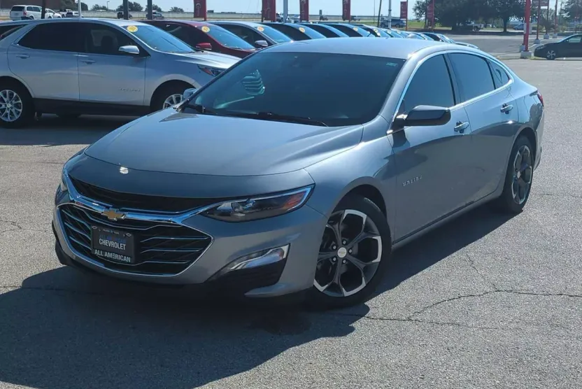 2023 Chevrolet Malibu 1LT photo 1