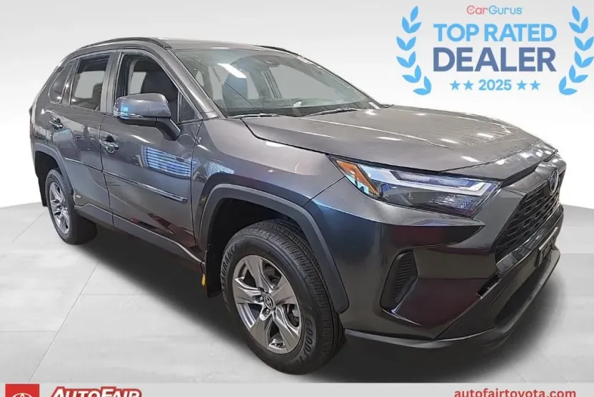 2022 Toyota RAV4 Hybrid XLE photo 1