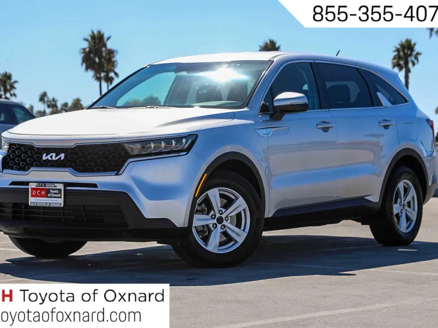 2022 Kia Sorento LX photo 1