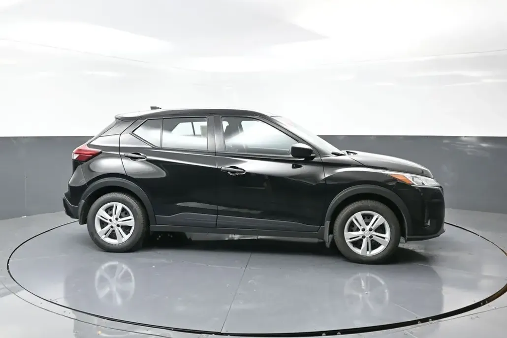 2024 Nissan Kicks S photo 1