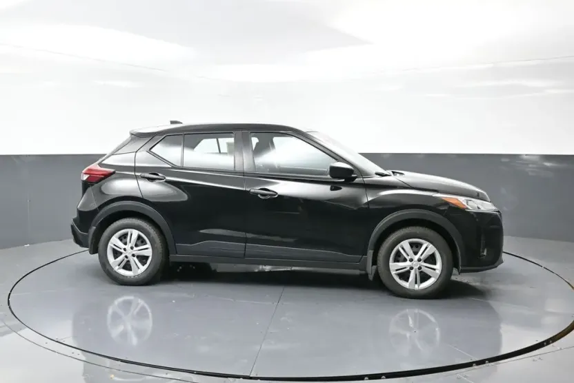 2024 Nissan Kicks S photo 1