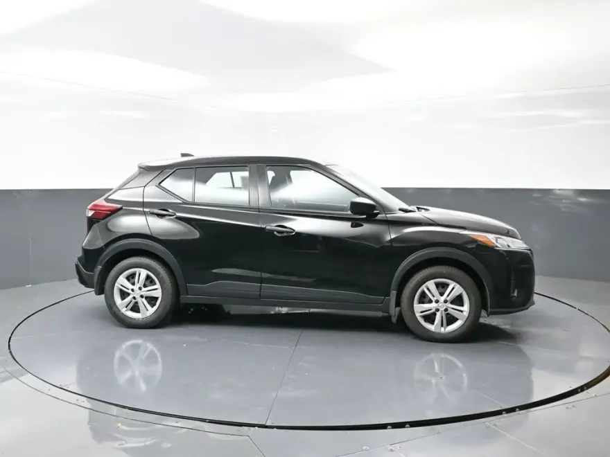 2024 Nissan Kicks S photo 1