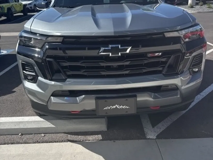 2024 Chevrolet Colorado Z71 photo 1