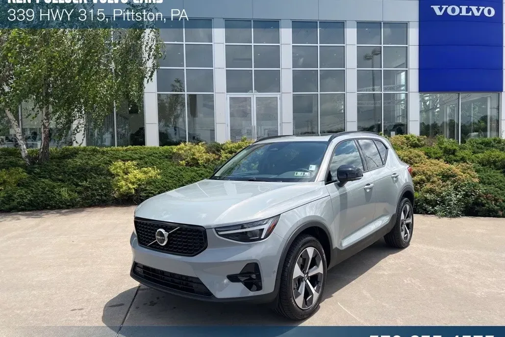 2026 Volvo XC40 Plus photo 1