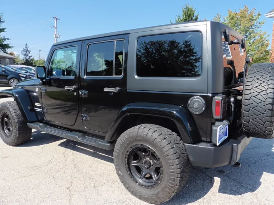 2013 Jeep Wrangler Unlimited Sahara photo 1
