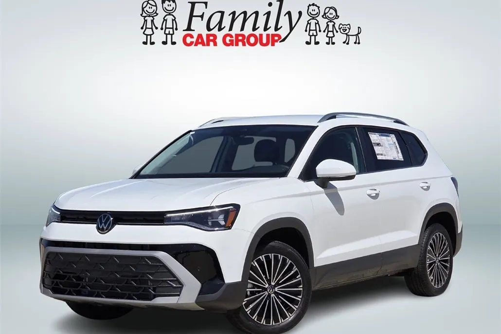 2025 Volkswagen Taos SE photo 1