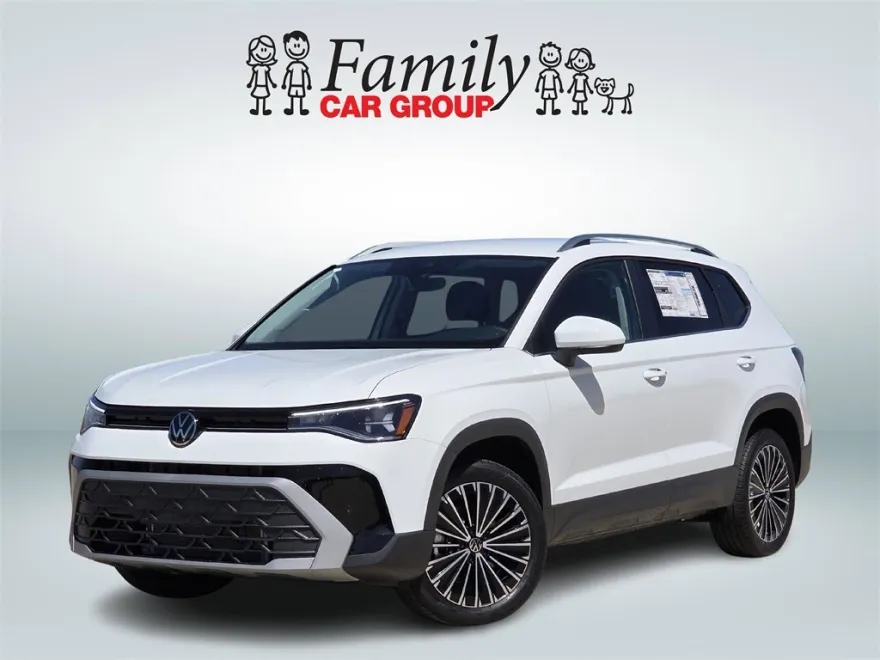 2025 Volkswagen Taos SE photo 1