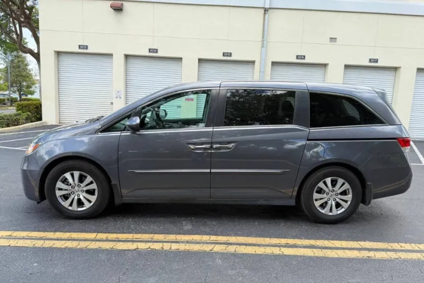 2016 Honda Odyssey EX-L photo 1