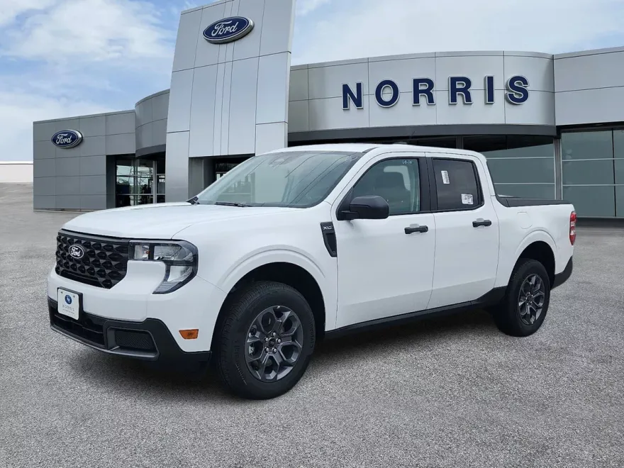 2025 Ford Maverick XLT photo 1