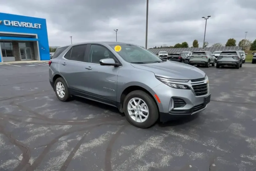 2024 Chevrolet Equinox LT photo 1