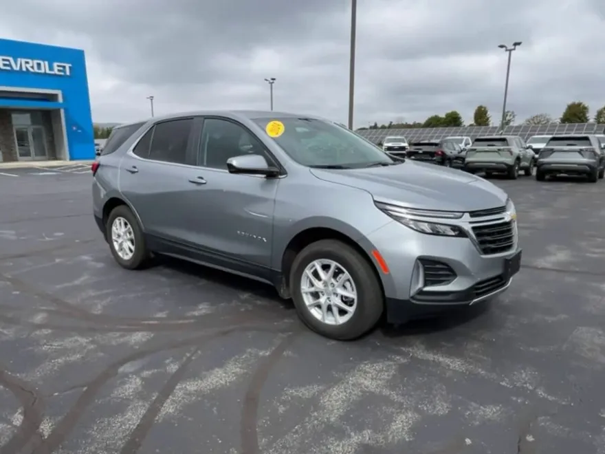 2024 Chevrolet Equinox LT photo 1