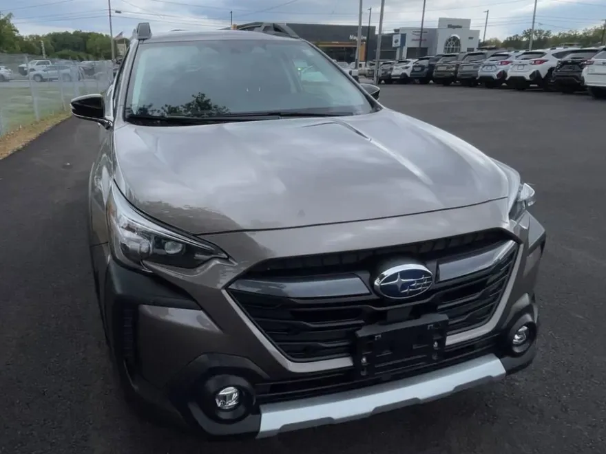 2023 Subaru Outback Limited photo 1