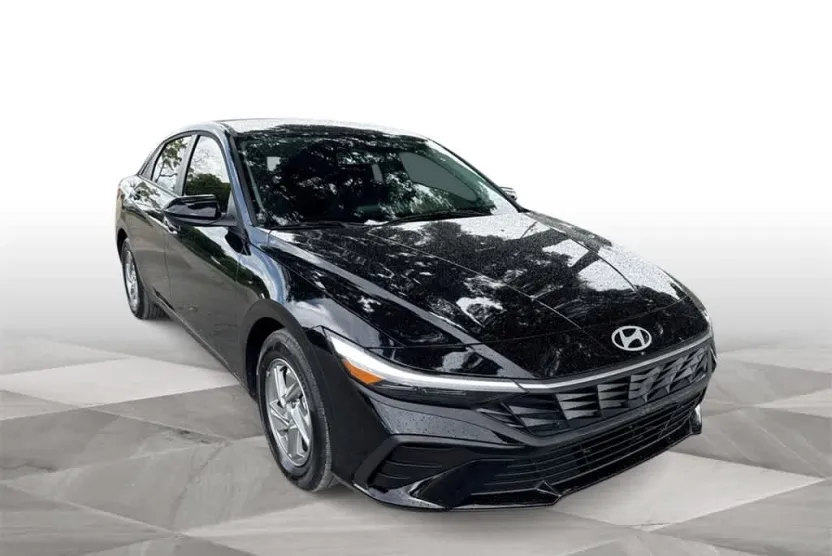 2025 Hyundai Elantra SE photo 1