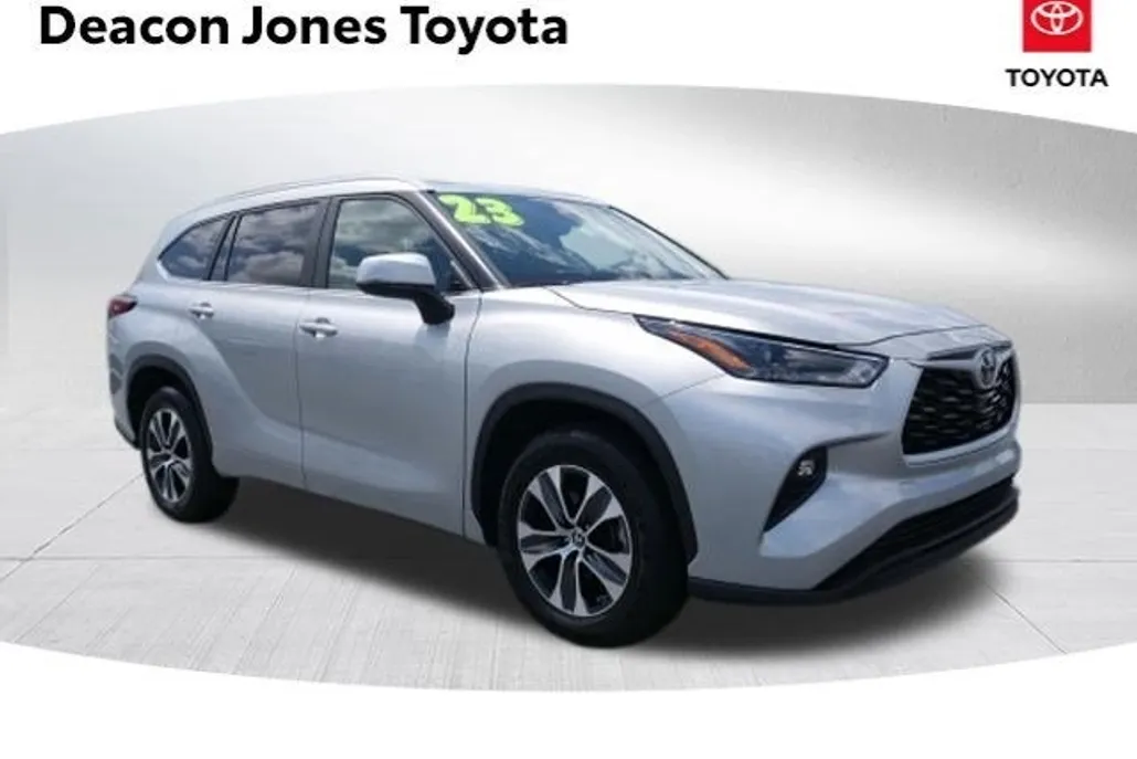 2023 Toyota Highlander XLE photo 1