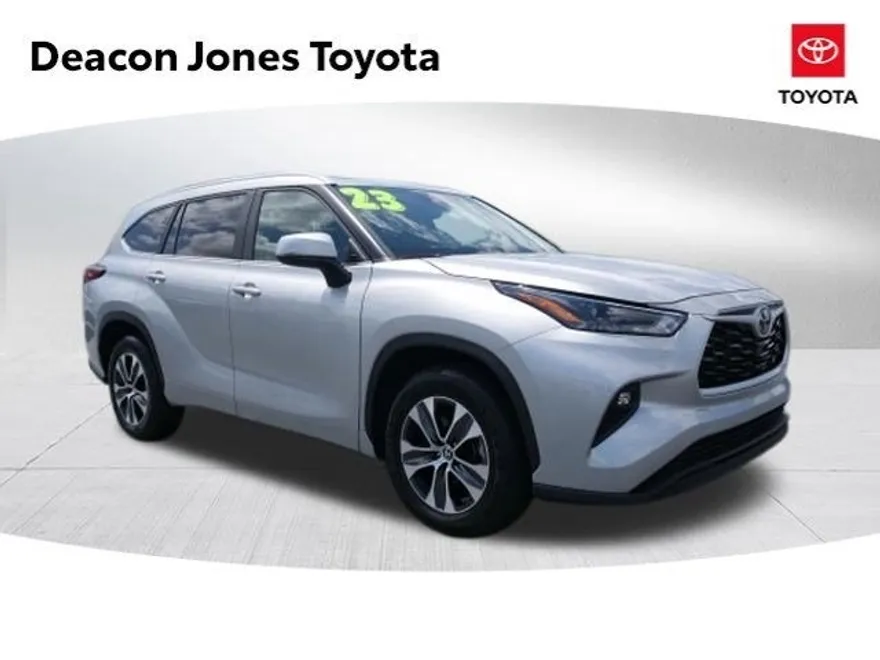 2023 Toyota Highlander XLE photo 1
