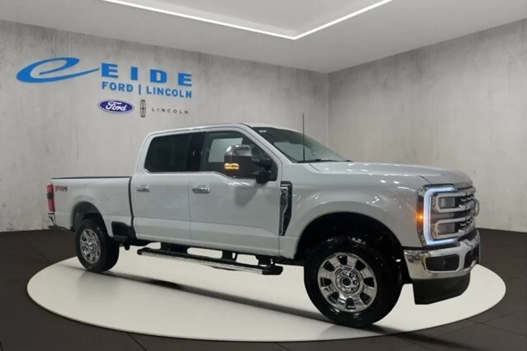 2026 Ford F-250 Lariat photo 1