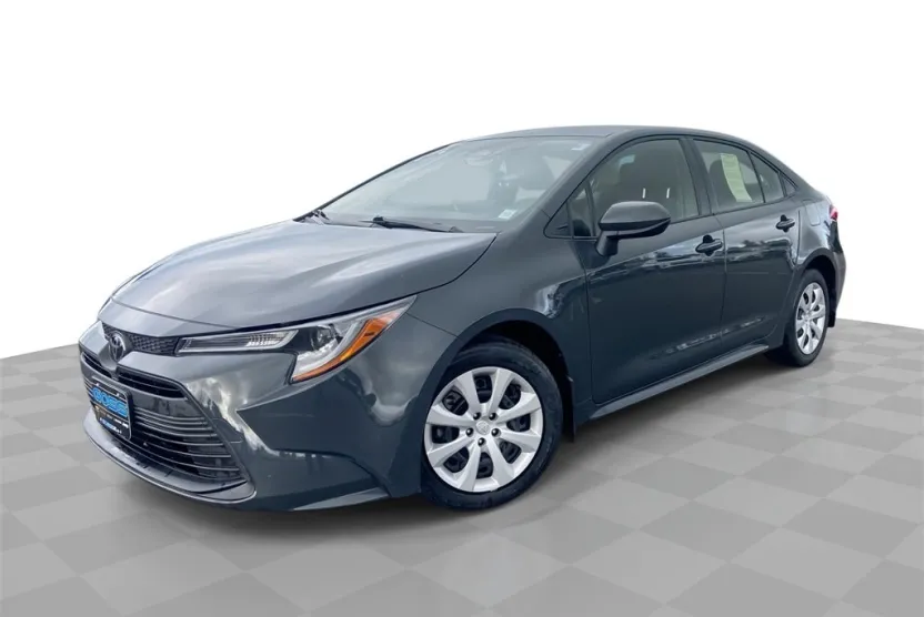 2023 Toyota Corolla LE photo 1