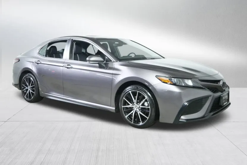 2022 Toyota Camry SE photo 1