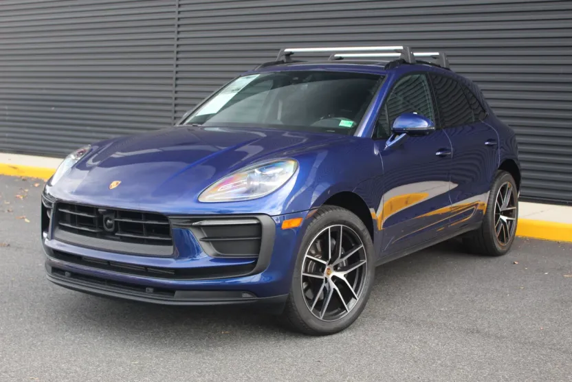 2024 Porsche Macan Base photo 1