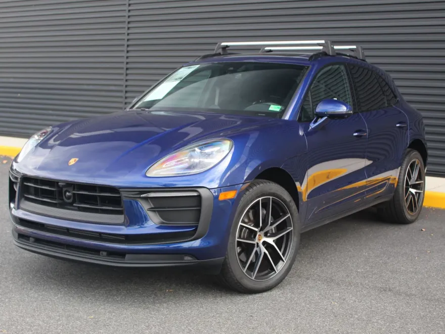 2024 Porsche Macan Base photo 1