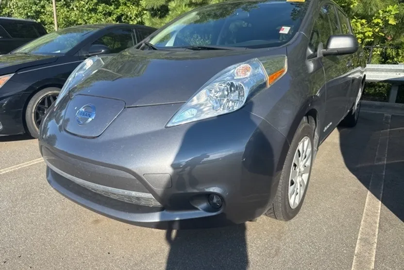 2016 Nissan Leaf S photo 1