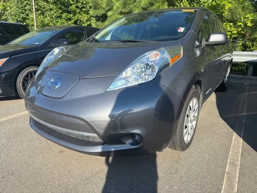 2016 Nissan Leaf S photo 1