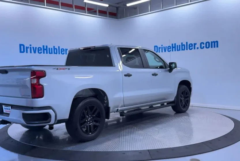 2022 Chevrolet Silverado 1500 Custom photo 1