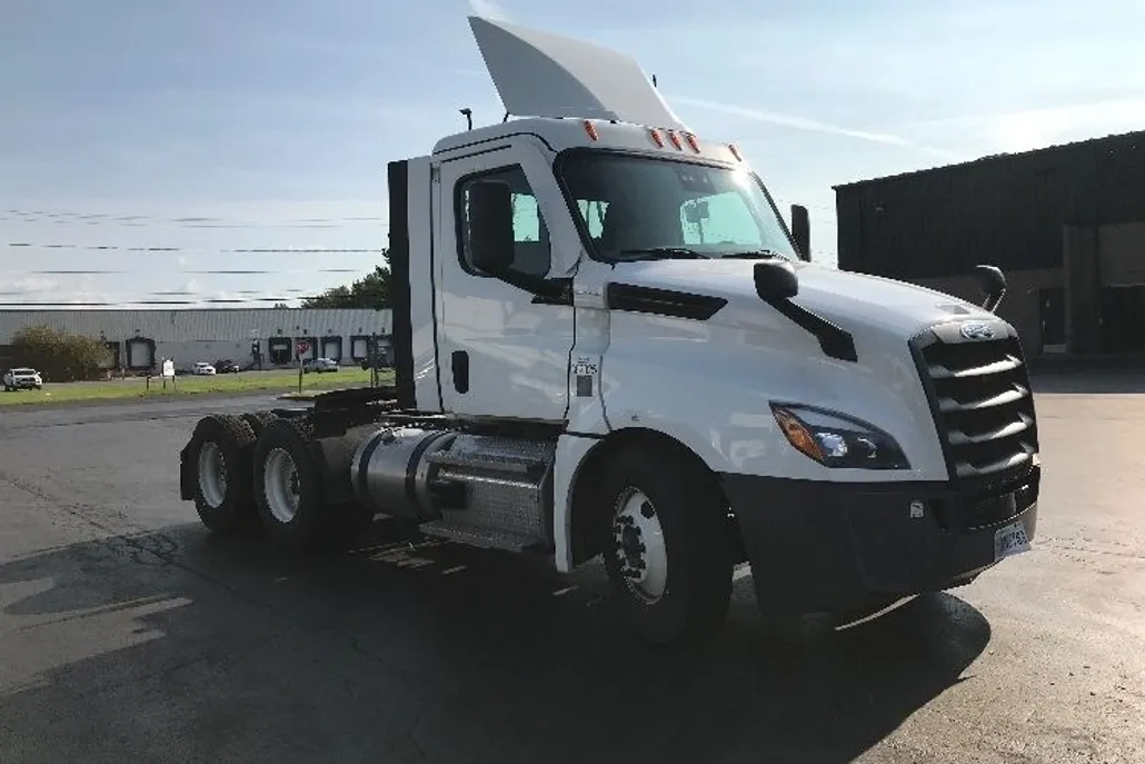 2021 Freightliner Cascadia 126" Day cab photo 1