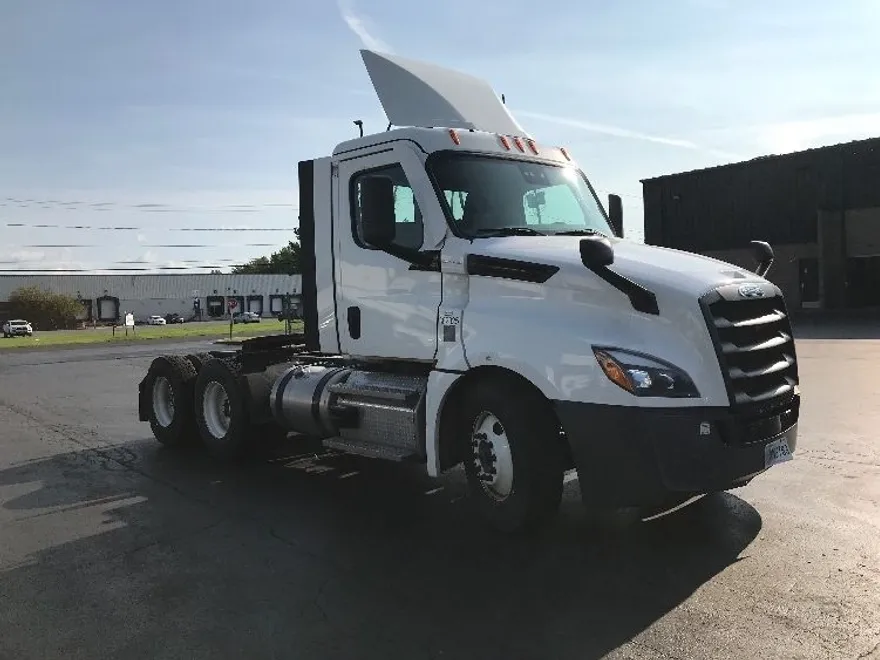 2021 Freightliner Cascadia 126" Day cab photo 1