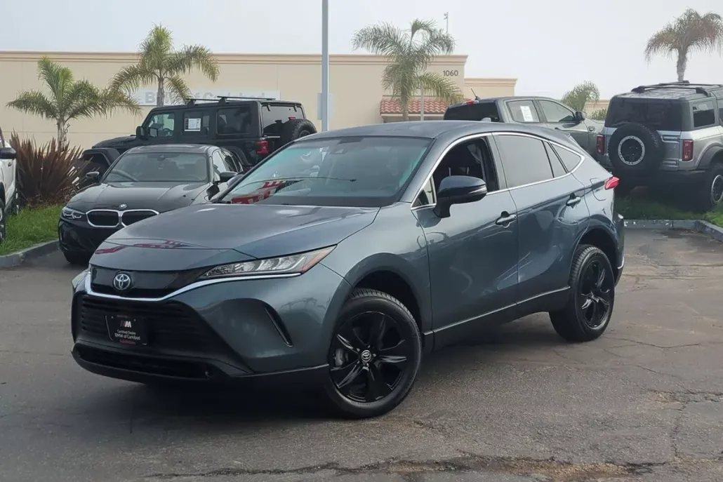 2022 Toyota Venza LE photo 1