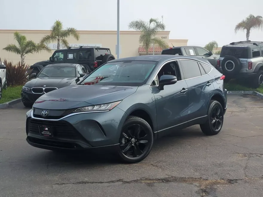 2022 Toyota Venza LE photo 1