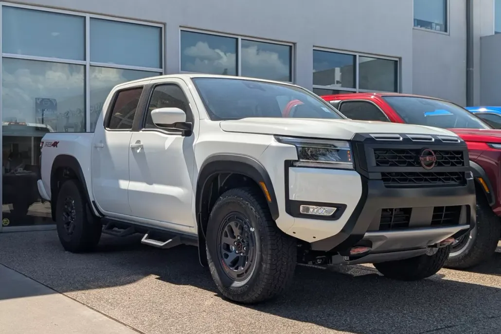2025 Nissan Frontier PRO-4X photo 1