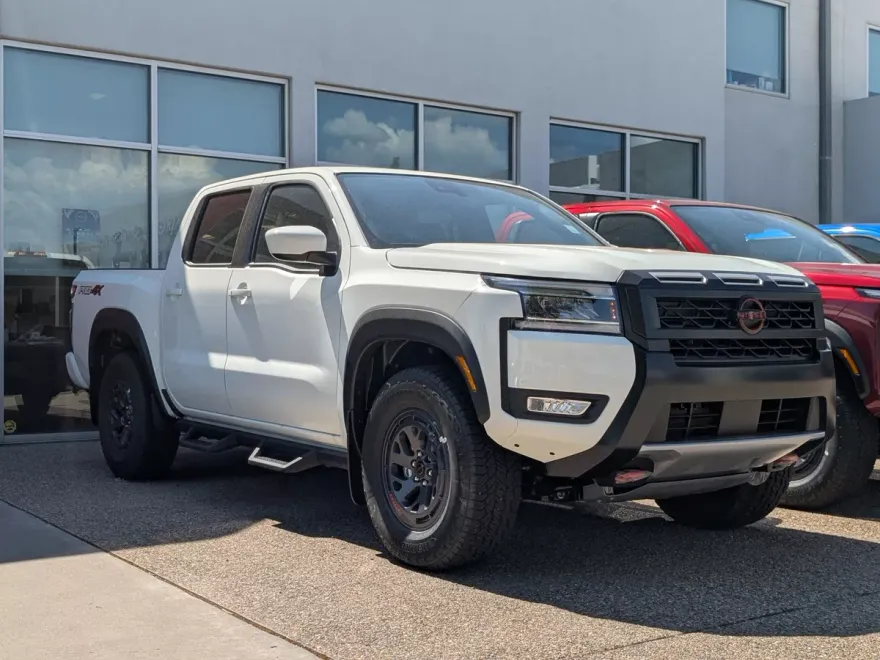 2025 Nissan Frontier PRO-4X photo 1