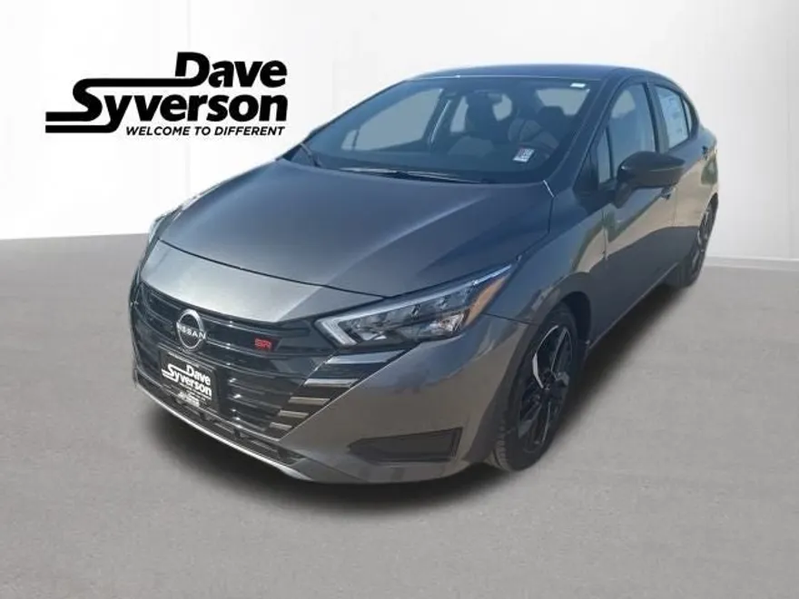 2025 Nissan Versa 1.6 SR photo 1
