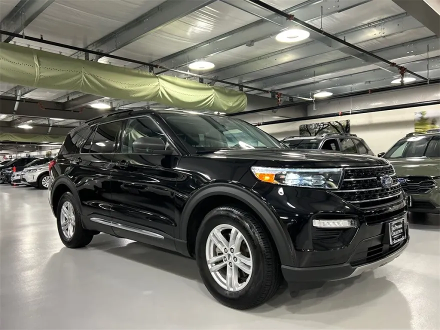2021 Ford Explorer XLT photo 1