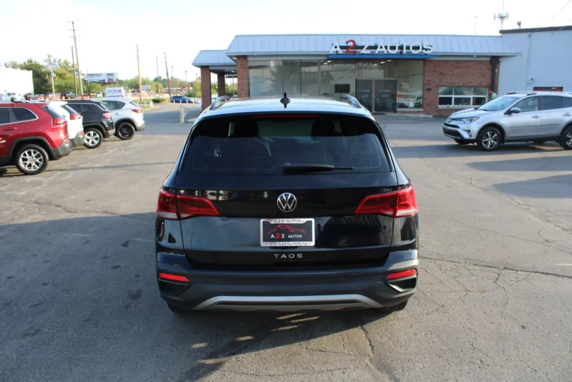 2022 Volkswagen Taos S photo 1