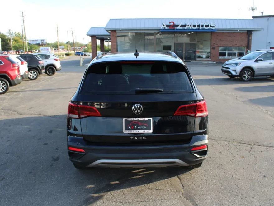 2022 Volkswagen Taos S photo 1